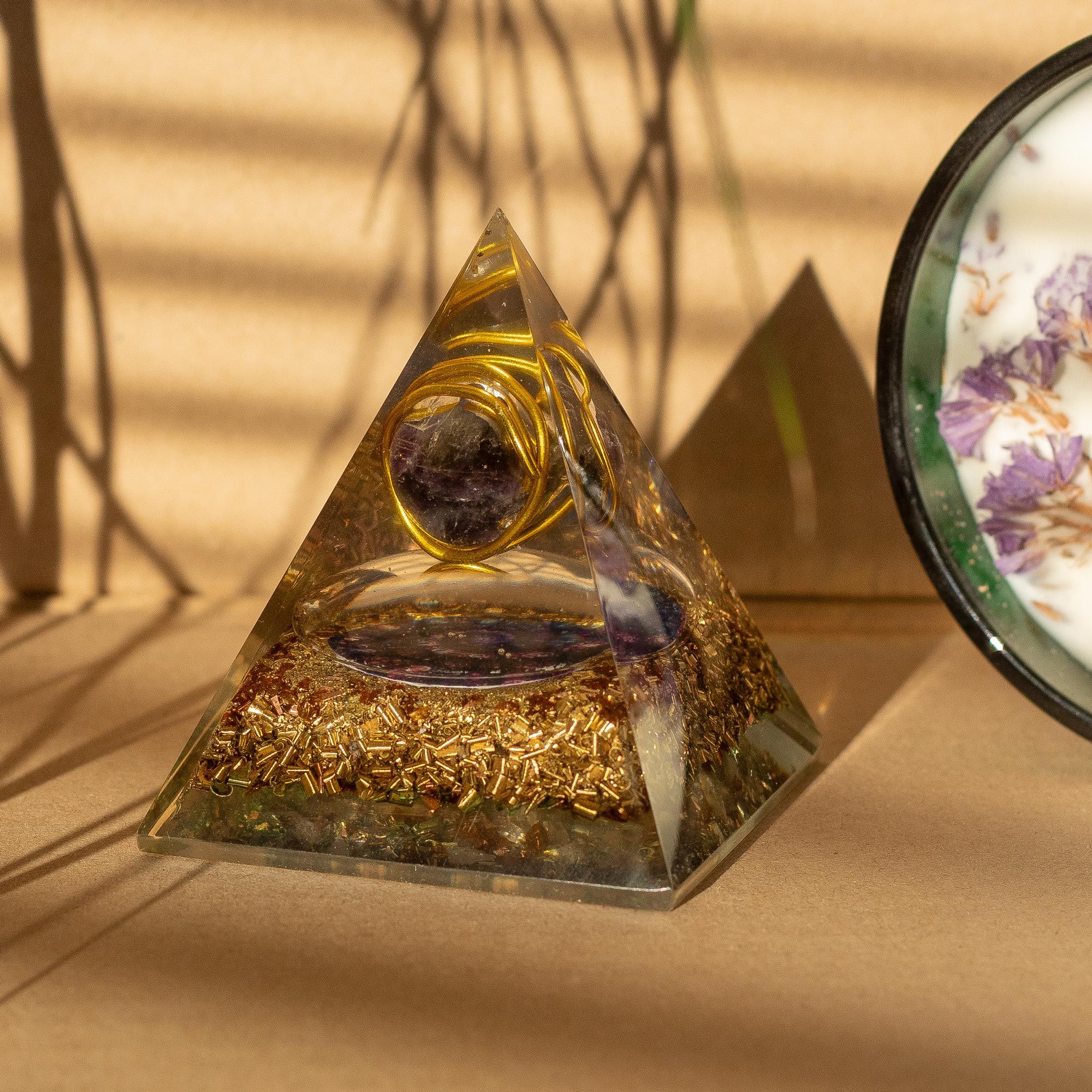Med Organite Pirámides 7x6 cm - Amatista envuelta - Virutas de cobre